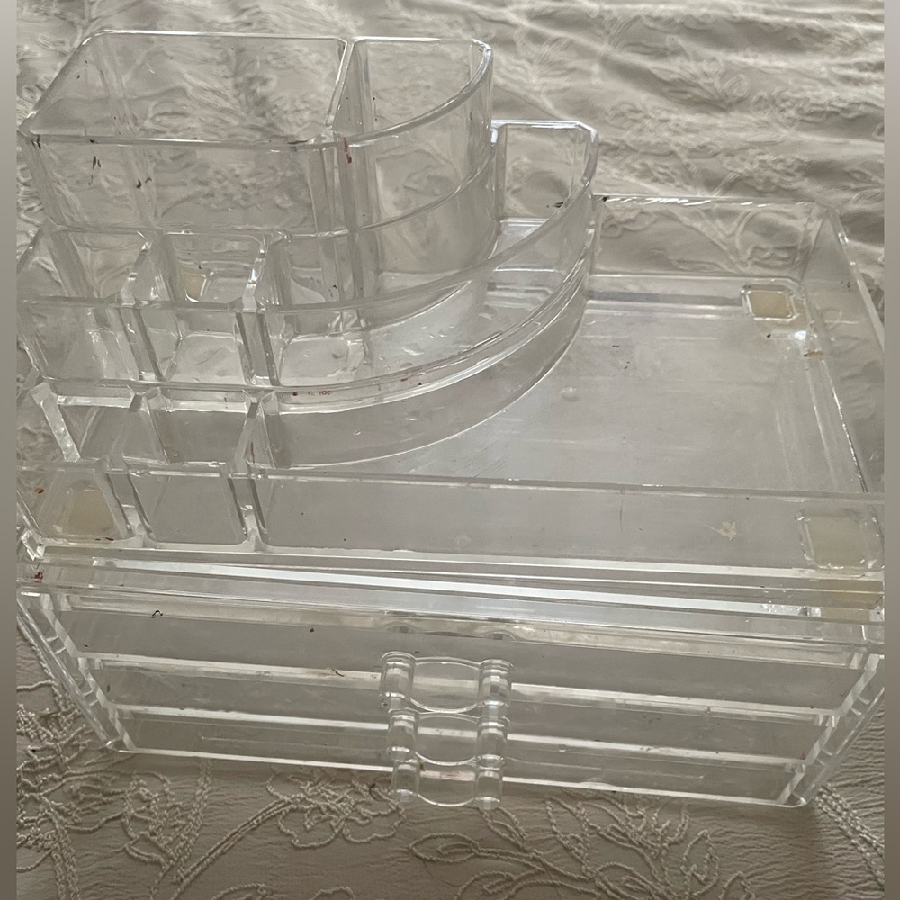Makeup organizer and brush organizer